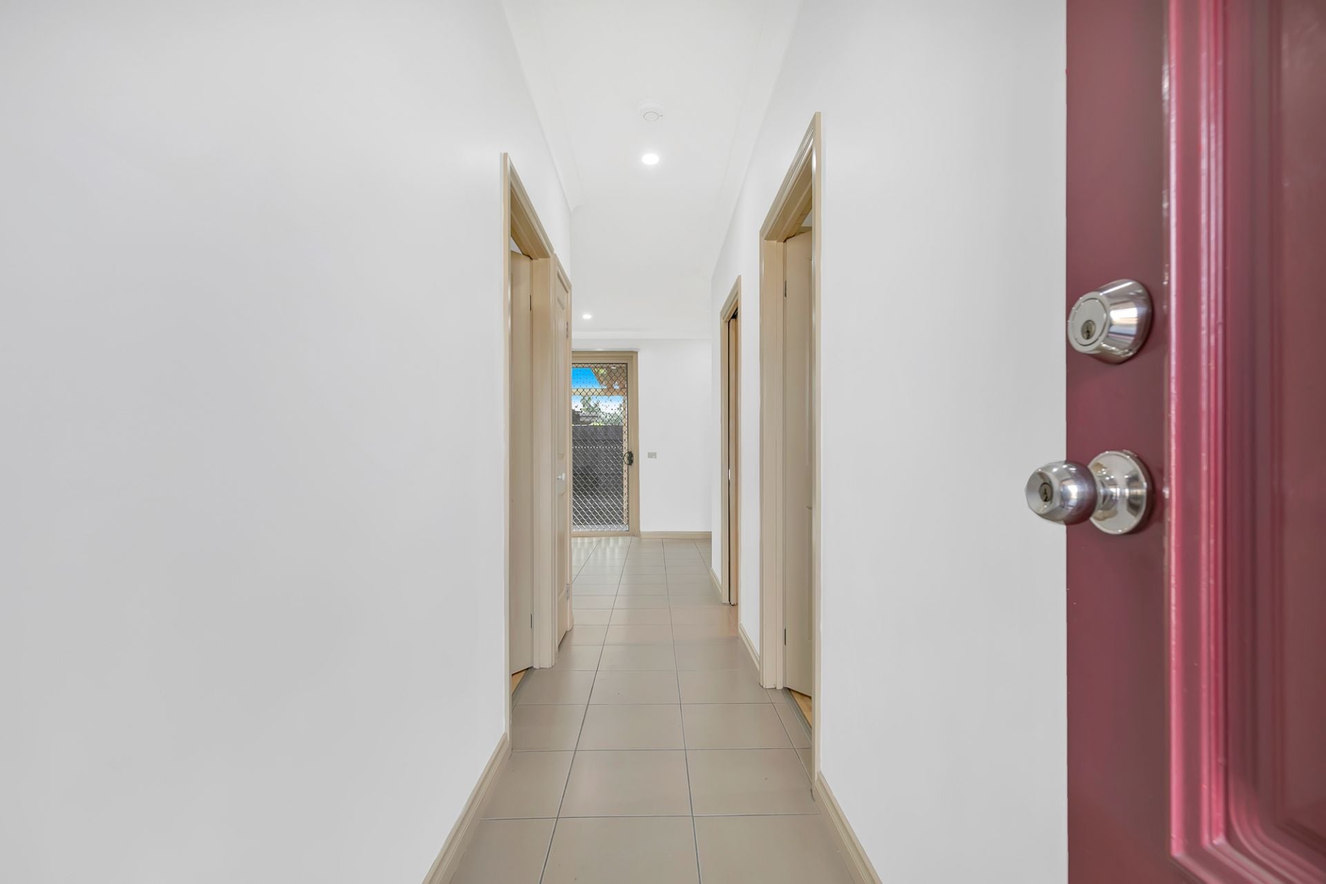 Beautifully Presented 2-Bedroom Home in Thomastown!