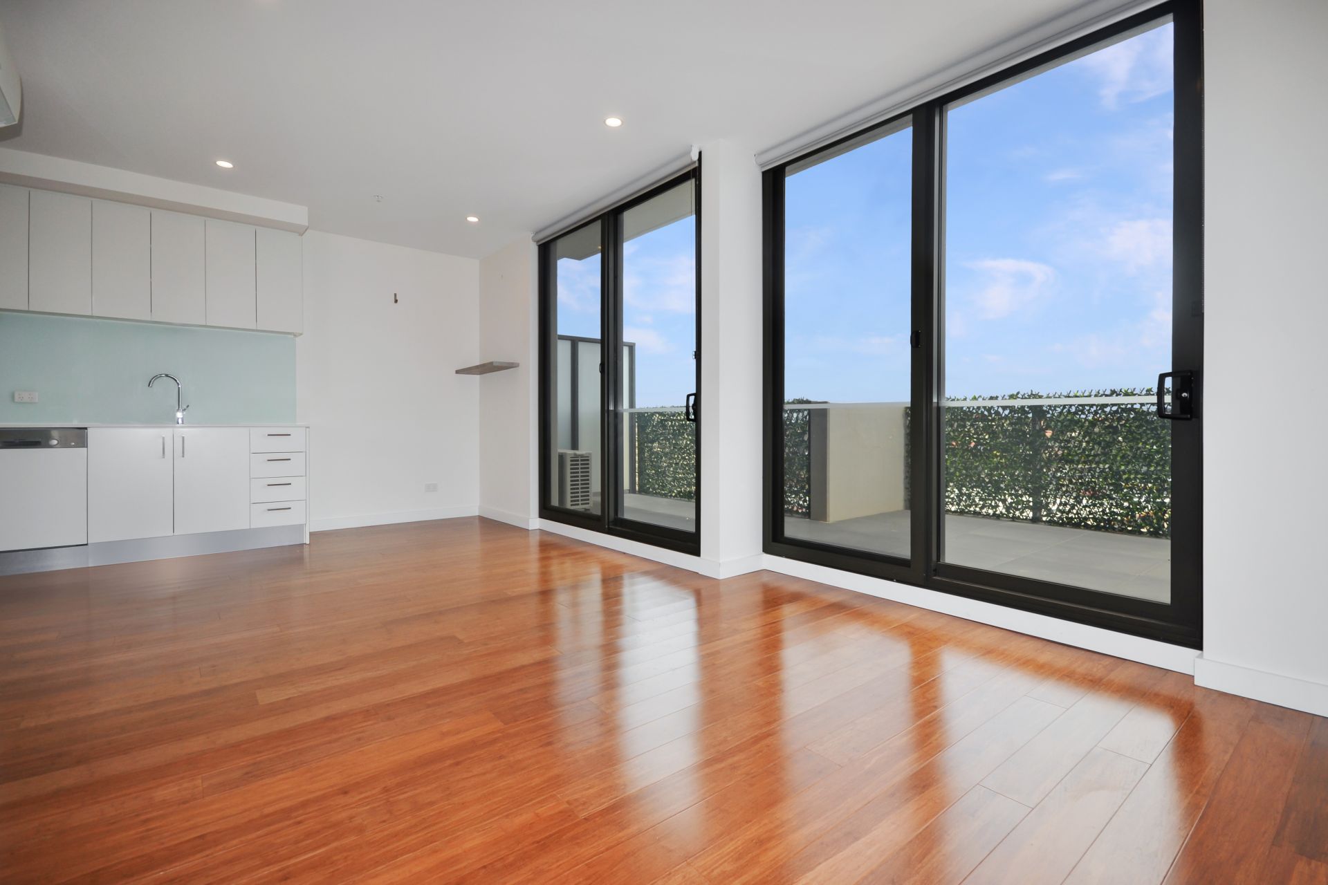 CONTEMPORARY AND CHIC