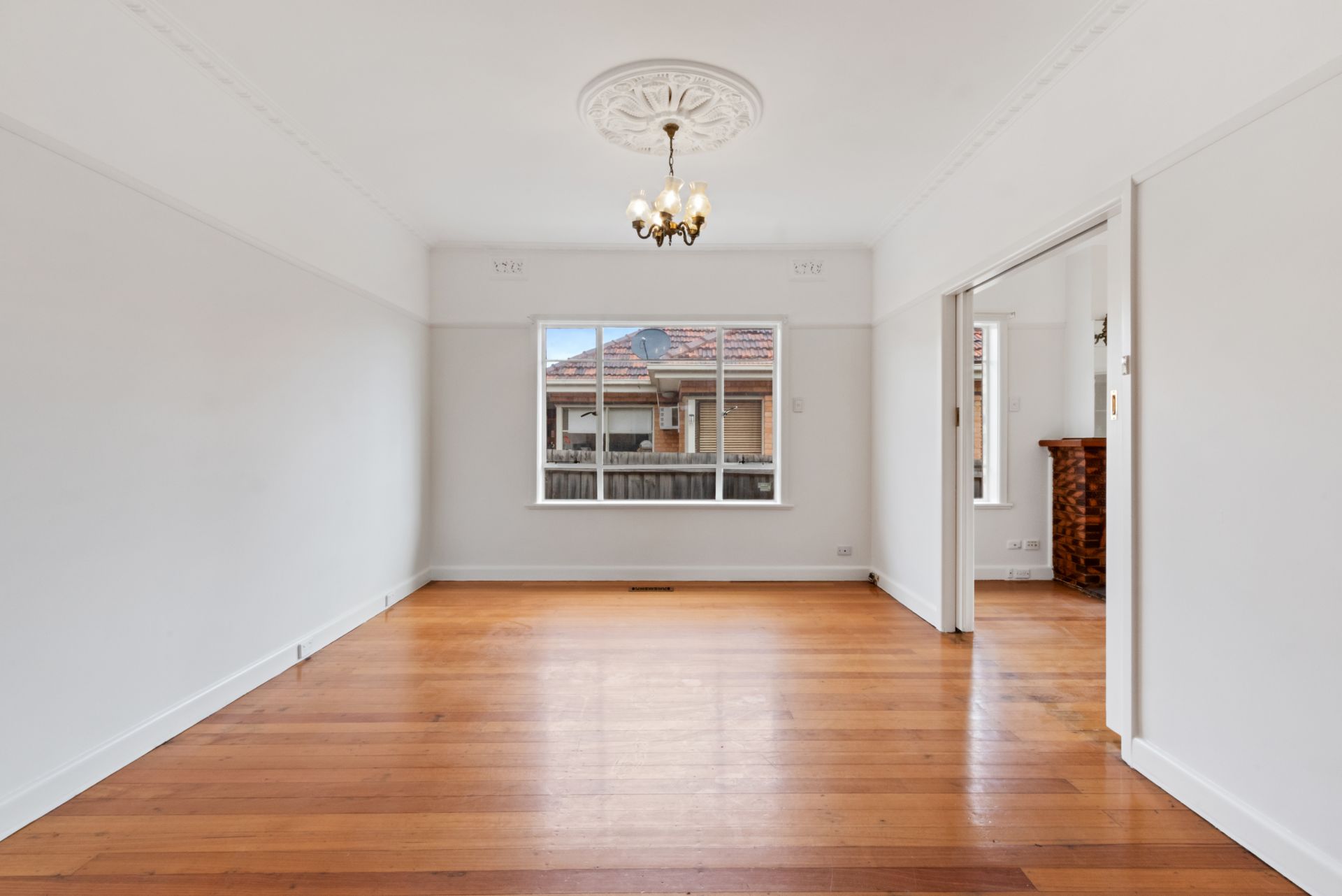 SPACIOUS FAMILY HOME IN PRIME LOCATION