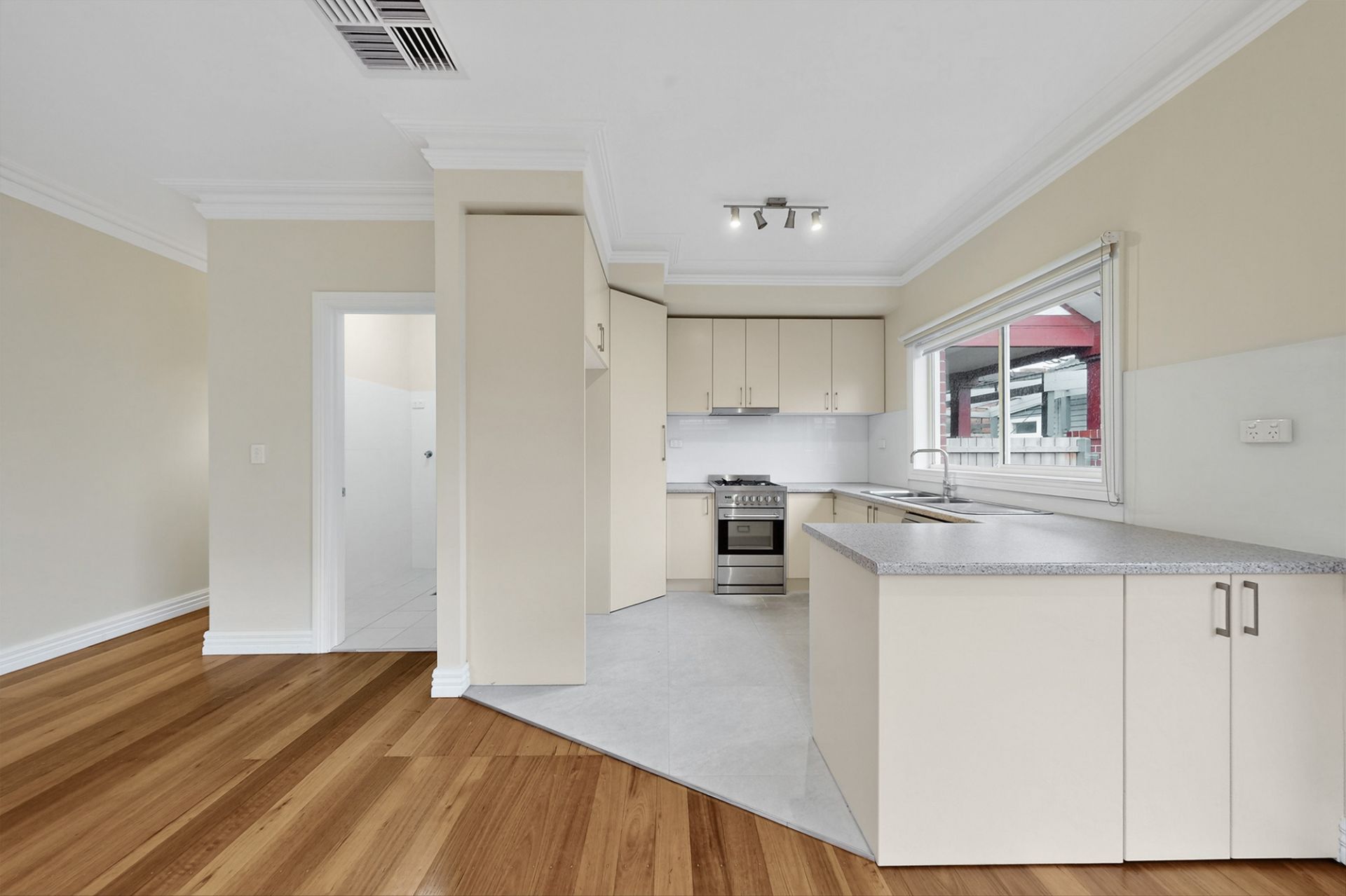2/4 Eleanor Street, Footscray - Thumbnail 5