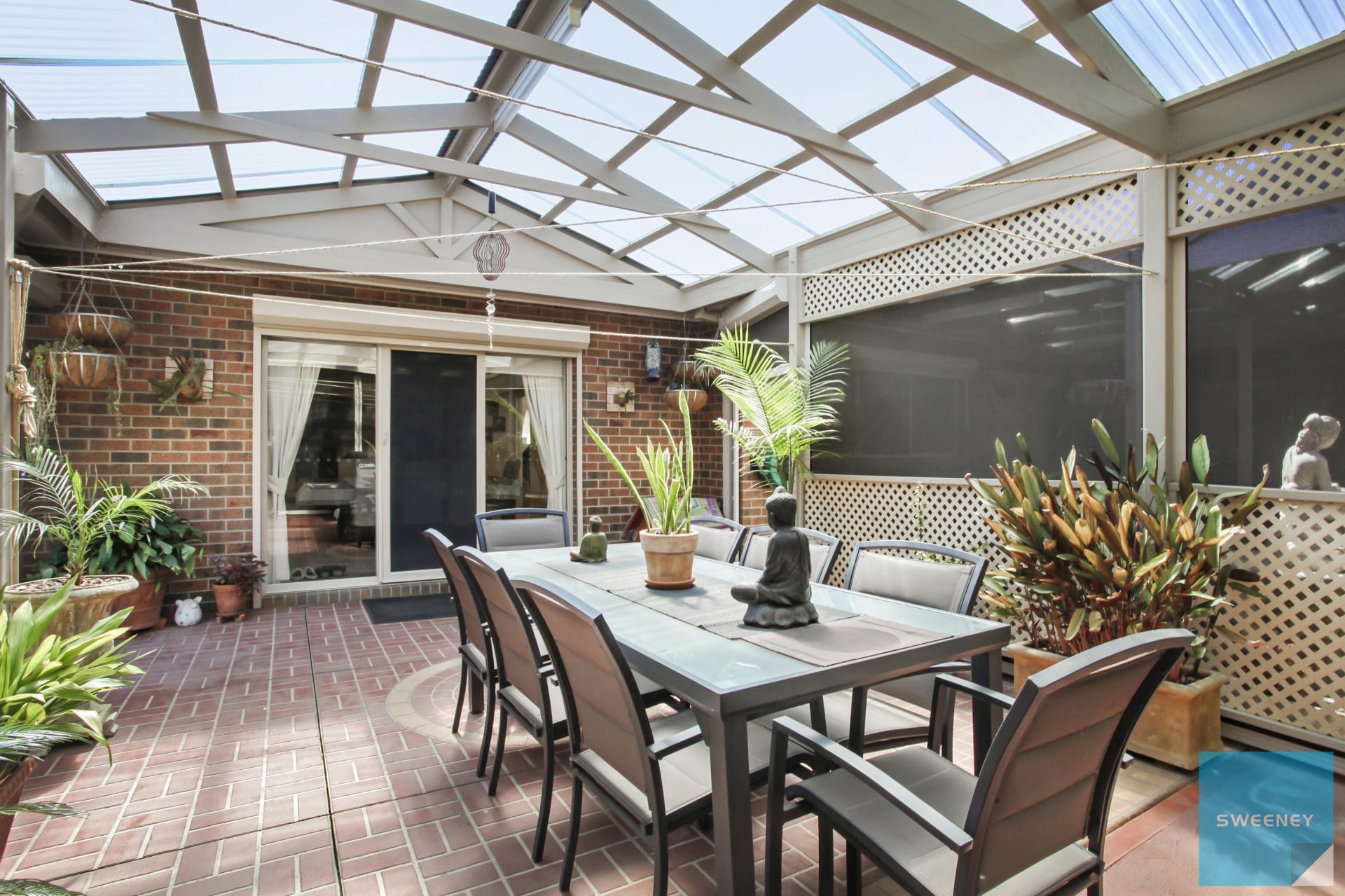 33 Cairn Curran Terrace, CAROLINE SPRINGS Sweeney Estate Agents