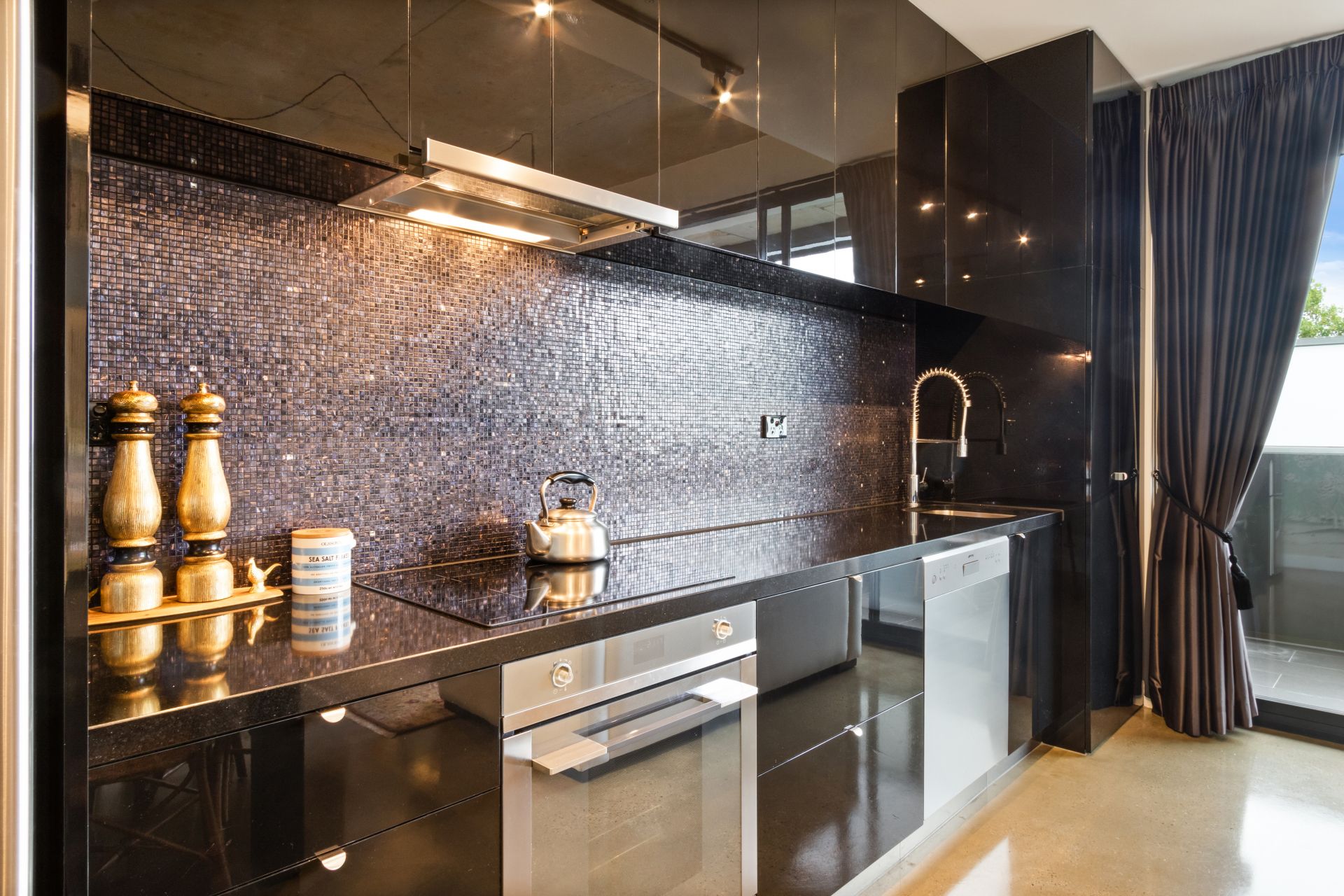 BOUTIQUE LIVING