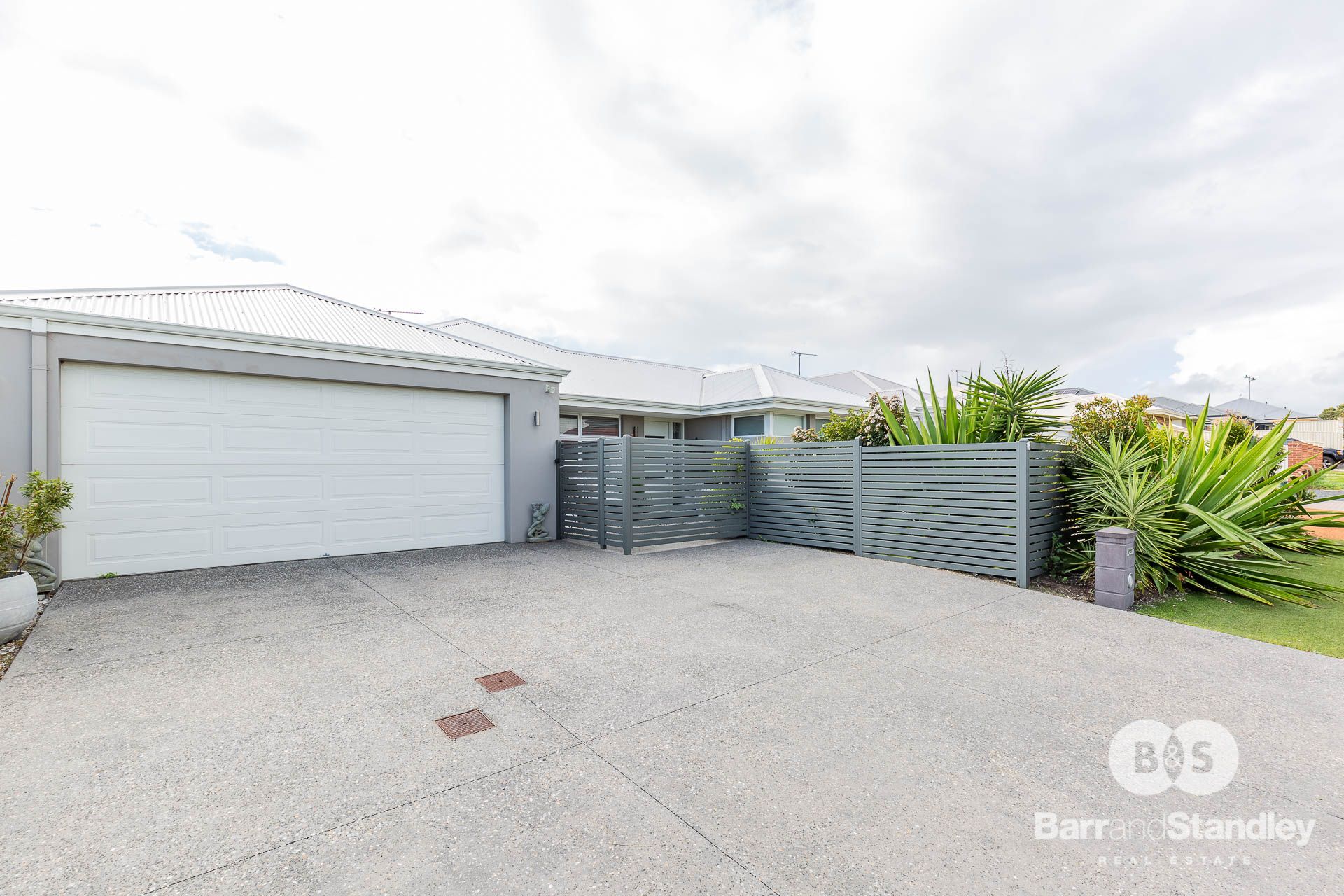 16 Peninsula Lakes Drive Eaton , WA