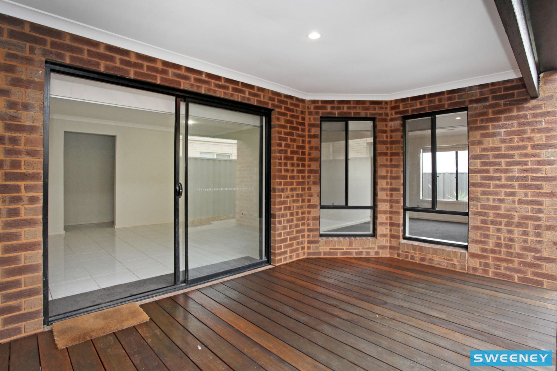 25 Jonah Parade, Deer Park - Image 1