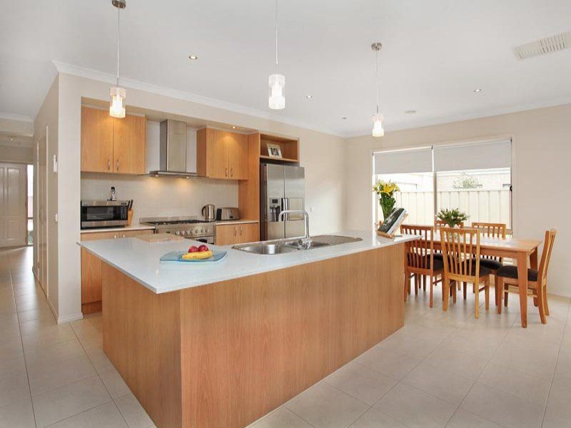33 Barrington Circuit, Caroline Springs - Thumbnail 5