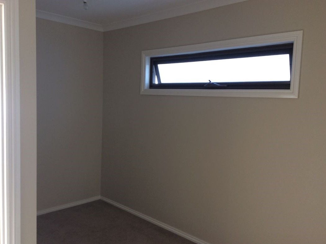 AIR CONDITIONING BOTH UPSTAIRS AND DOWNSTAIRS!