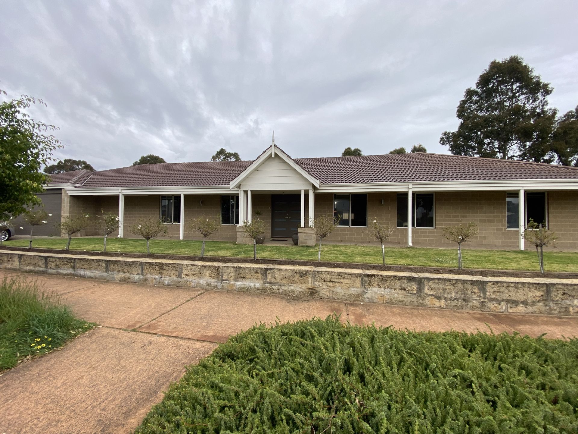 8 Millbridge Boulevard, MILLBRIDGE Barr and Standley Real Estate