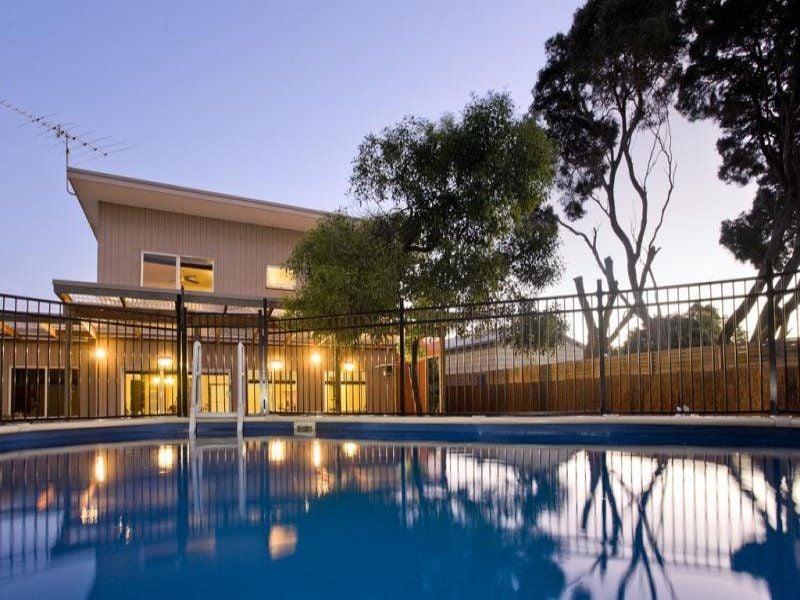 10 Cronulla Court BARWON HEADS VIC, Barwon Heads - Thumbnail 2
