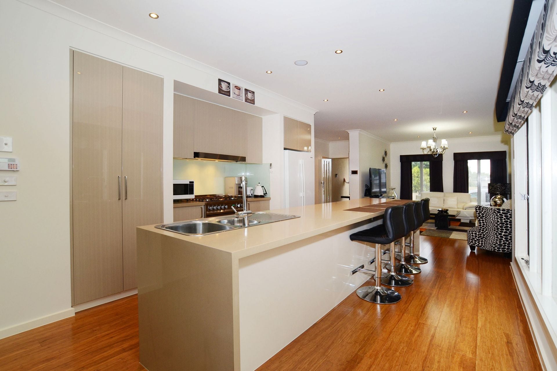 REFINED TOWN RESIDENCE