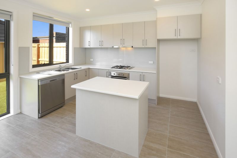 2/79 Curtin Avenue, Lalor