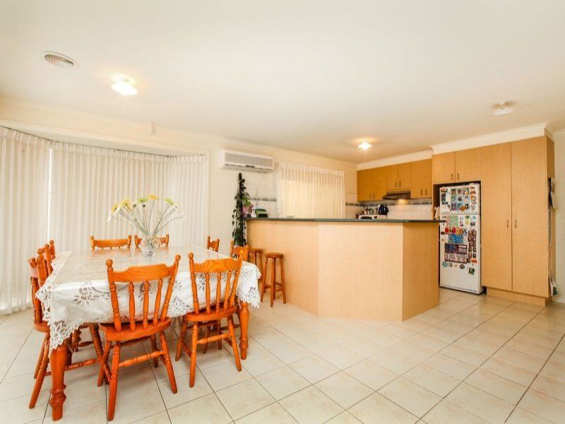 16 Cobblestone Green, Caroline Springs - Thumbnail 6