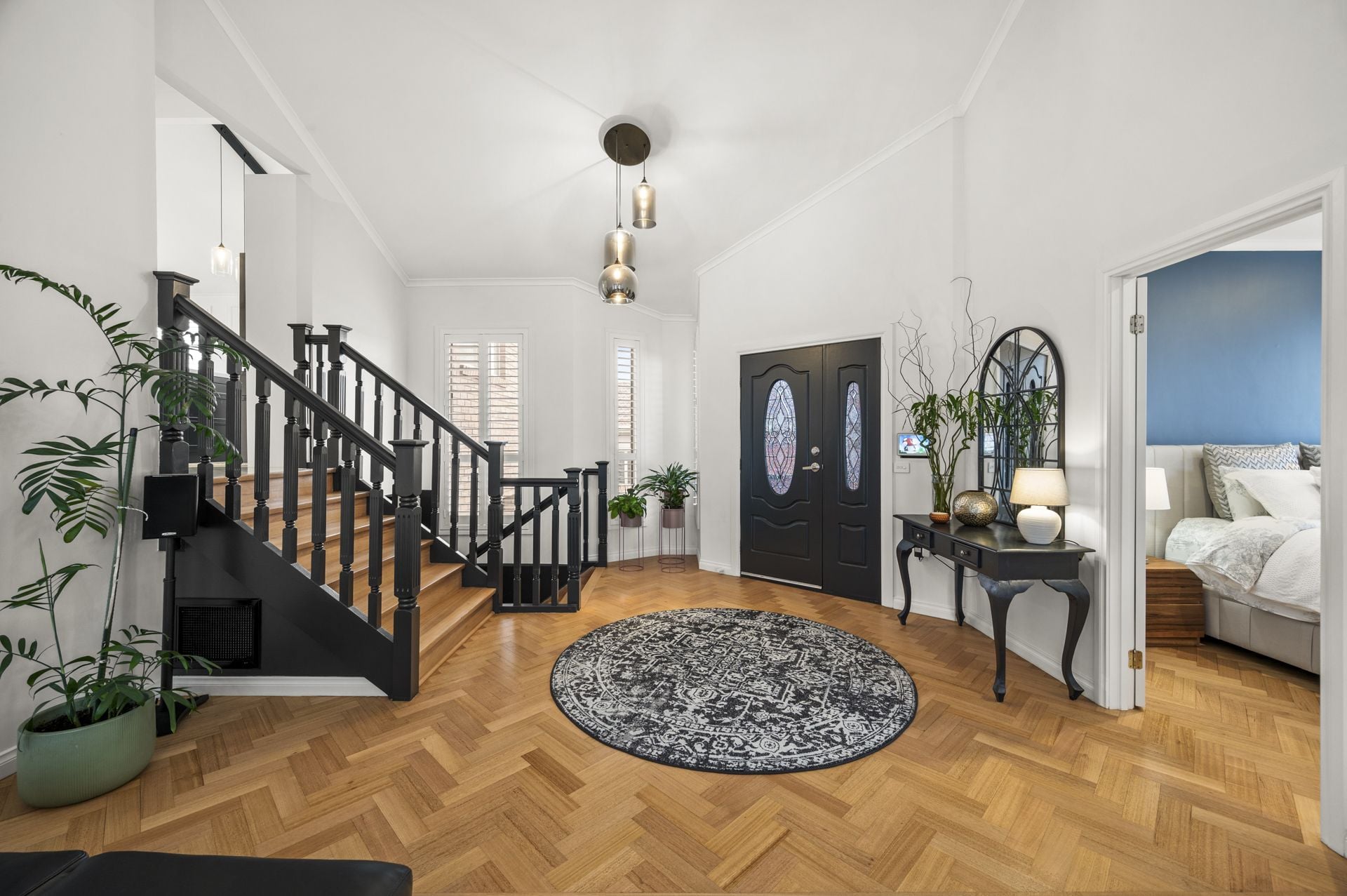 Luxury Living: Complete Salon Set-Up Included!