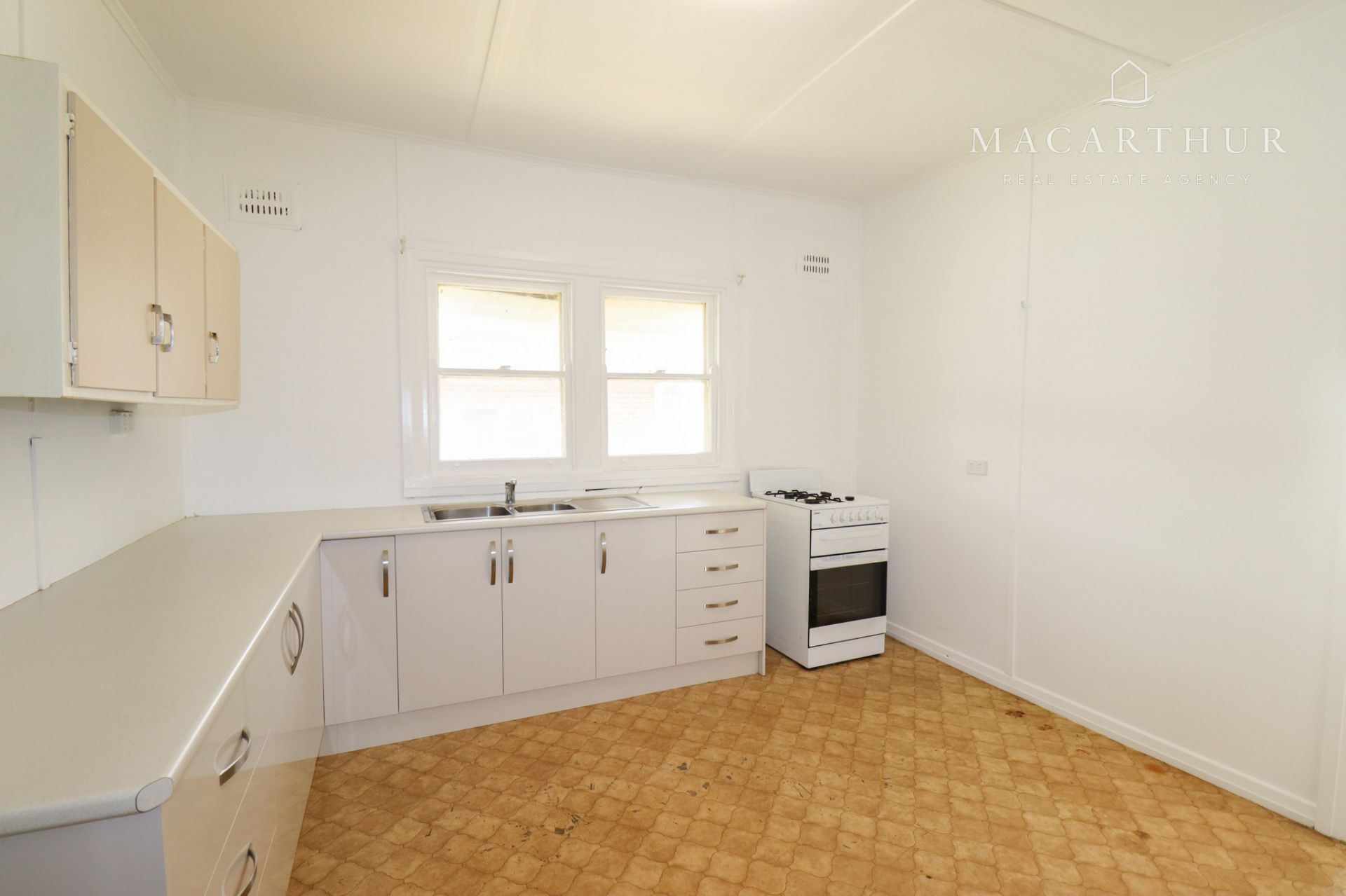 18 Slocum Street, WAGGA WAGGA Macarthur Real Estate Agency