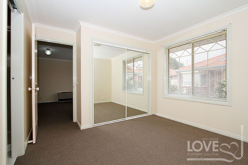 Spacious 2 Bedroom Unit !