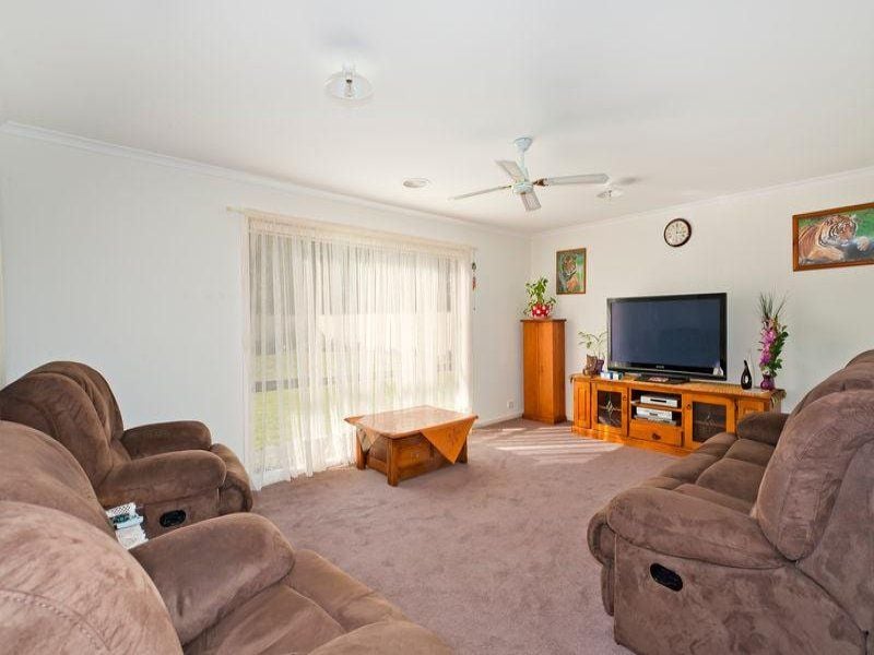 77 Imperial Drive COLAC VIC, Colac - Thumbnail 3