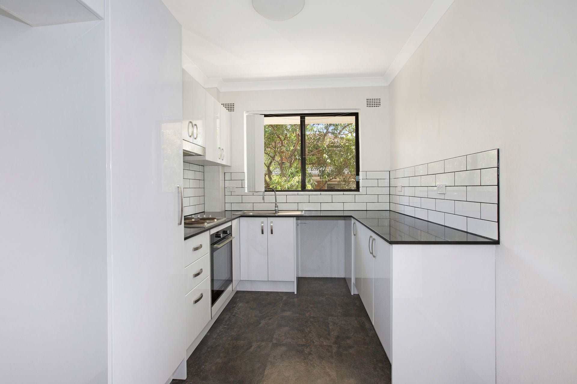 10/29 Tullimbar Road