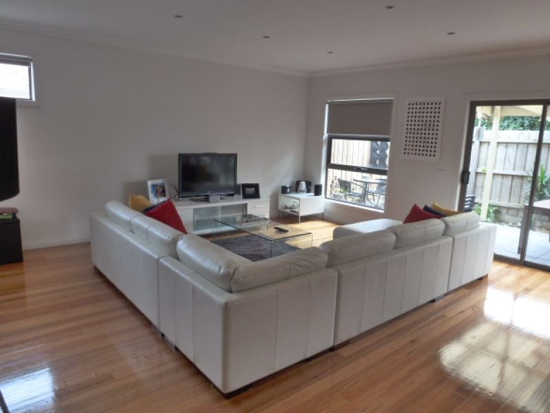2/4 George Street, Reservoir
