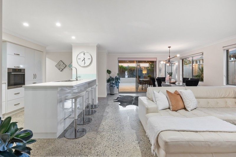 2 Tarquin Gardens, BELMONT WELSH Real Estate