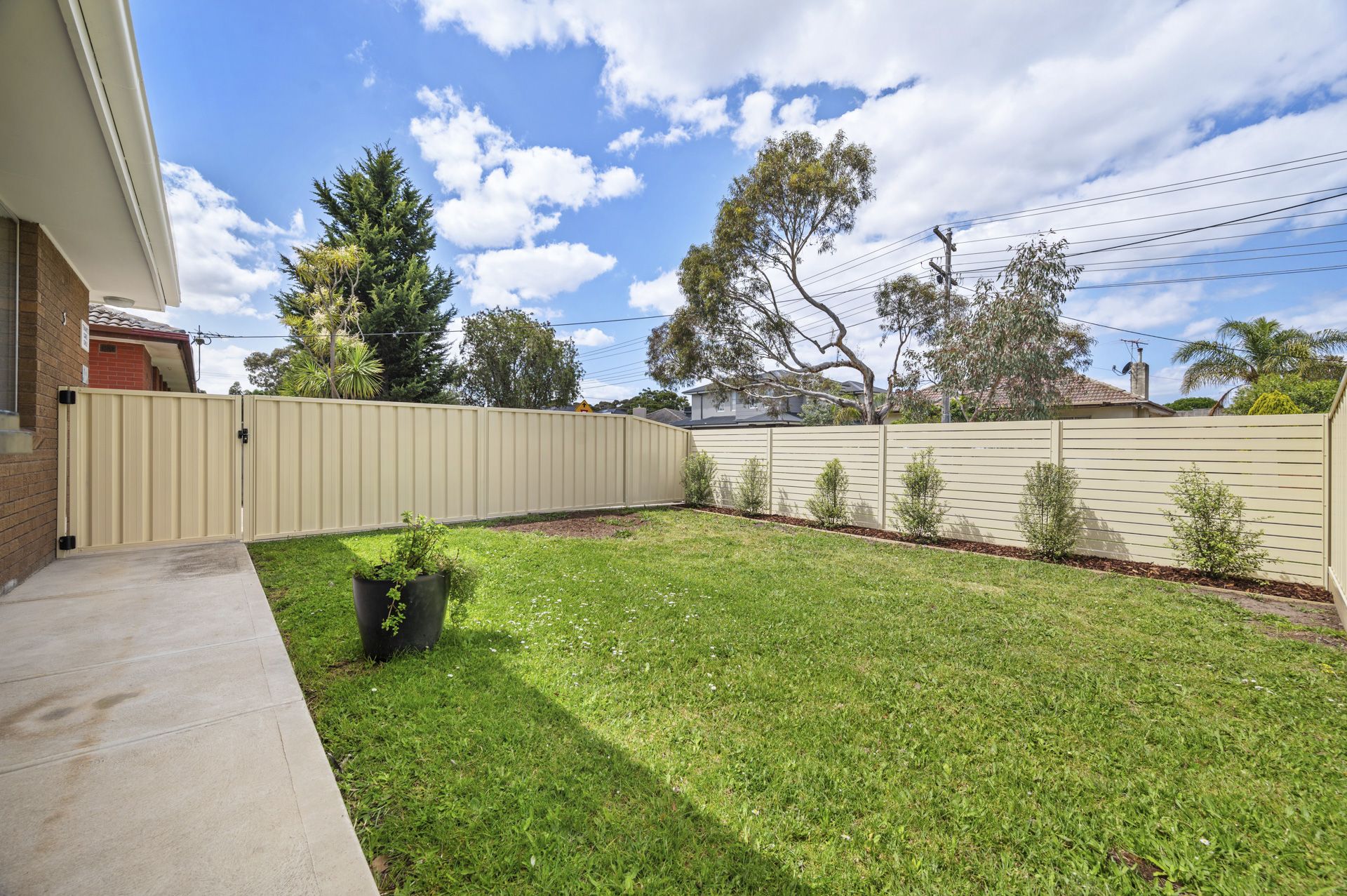AFFORDABLE START - WALK TO GOWRIE TRAIN STATION $