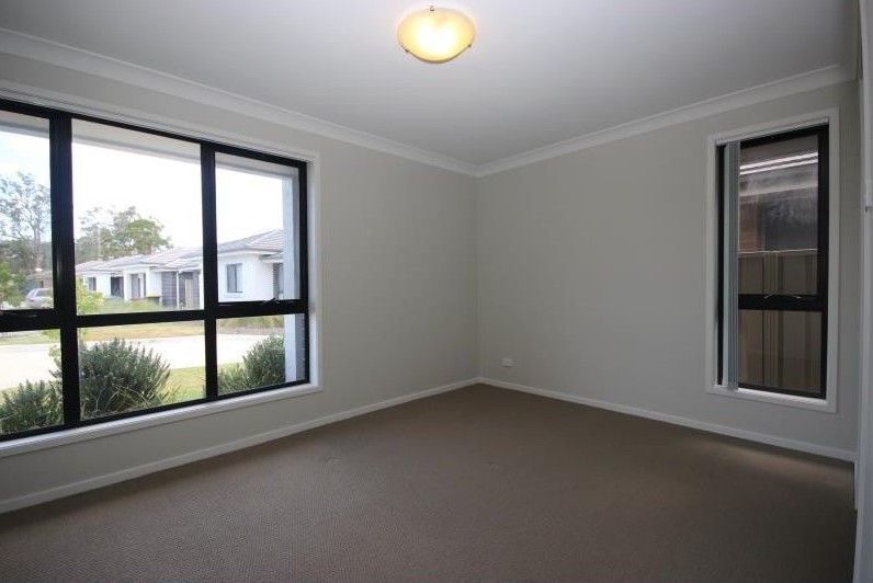 Real Estate For Lease 11 Dahlia Avenue Hamlyn Terrace , NSW