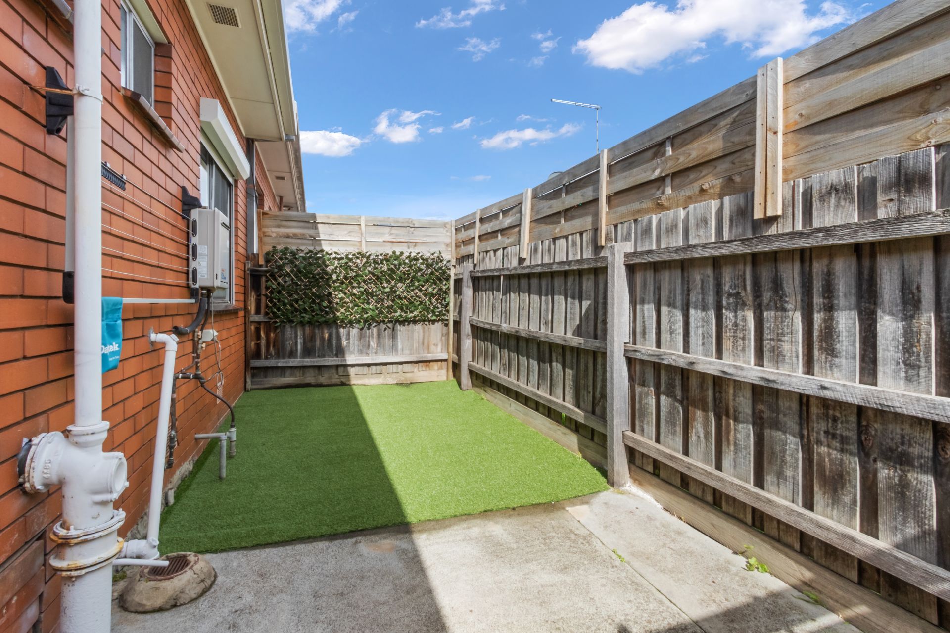 Delightful unit in the Oakhill Estate