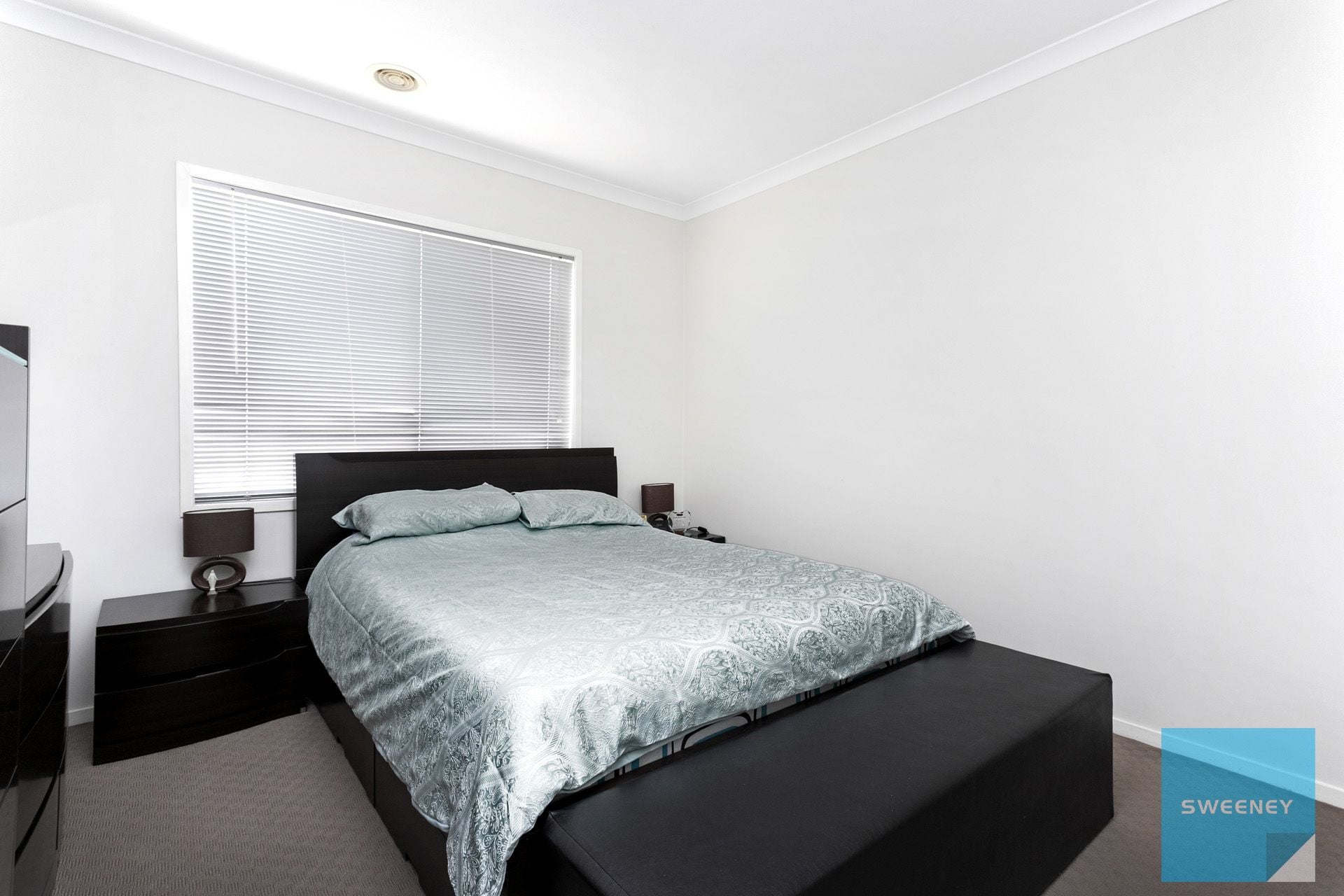 15 Lindley Avenue, Caroline Springs - Thumbnail 8