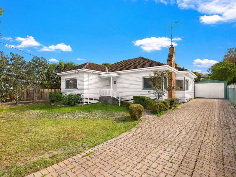 8 Leon Avenue, Rosanna