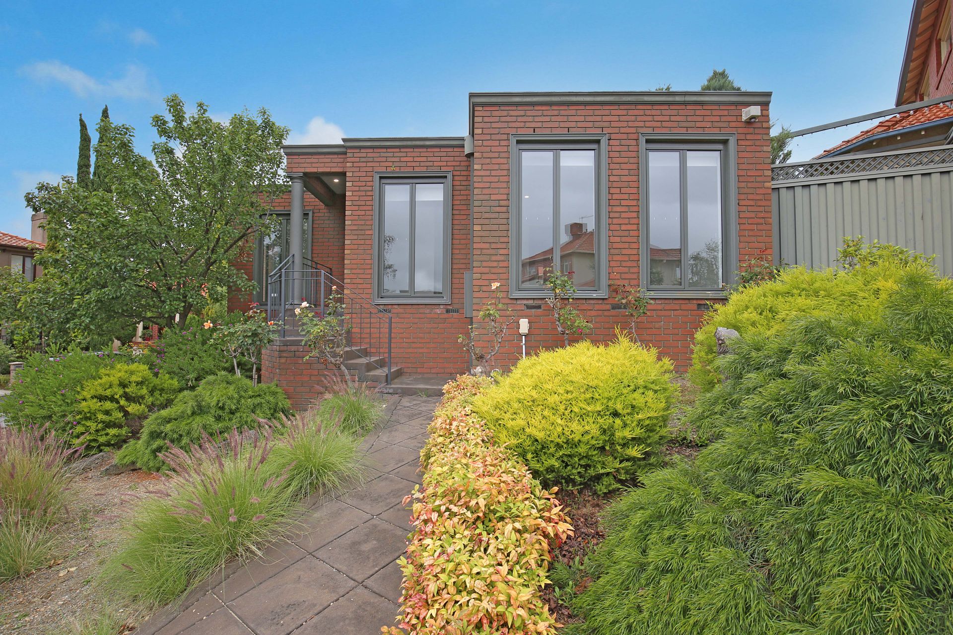 **APPLICATION APPROVED - 11/01/2022**Executive Family Luxury Living in Ivanhoe**