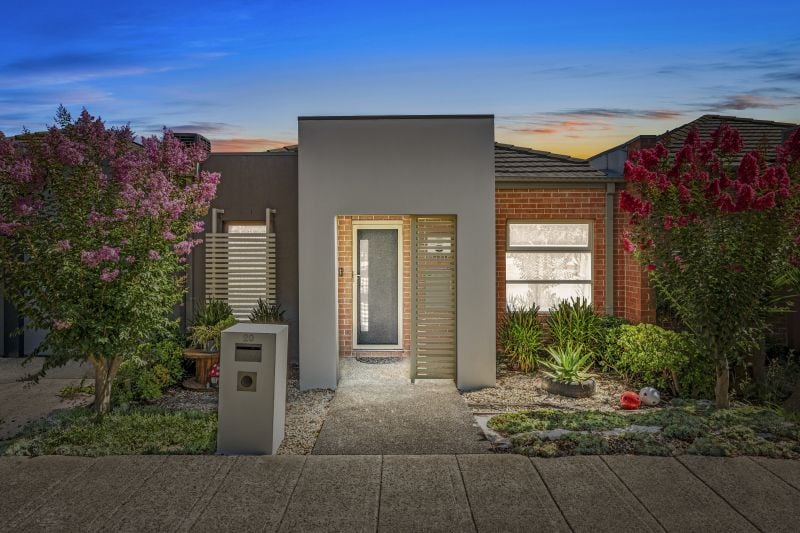 20 Zinnober Gardens, Epping