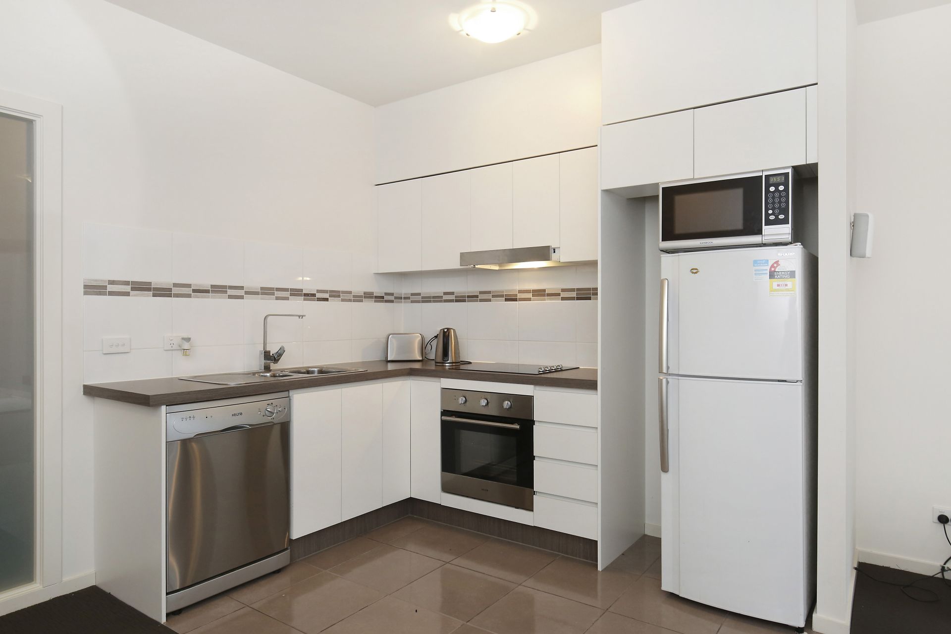 STYLISH, SPACIOUS AND WITH A TERRIFIC TERRACE