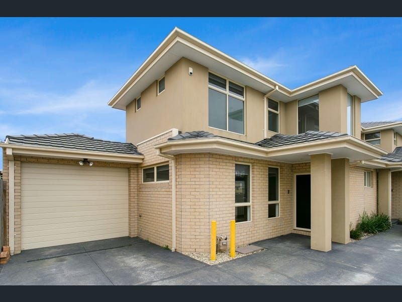 Modern low maintenance townhouse !
