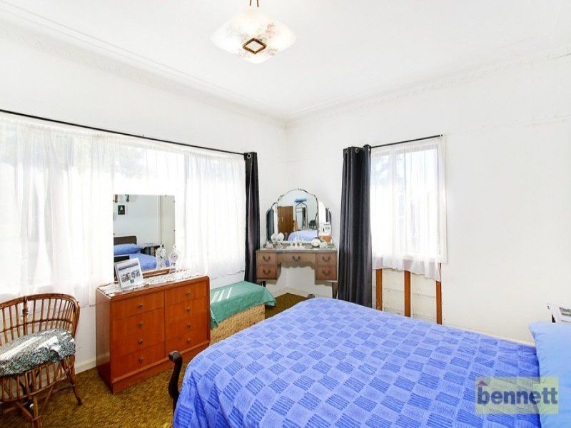 38 Lincoln Drive, Cambridge Park - Thumbnail 4