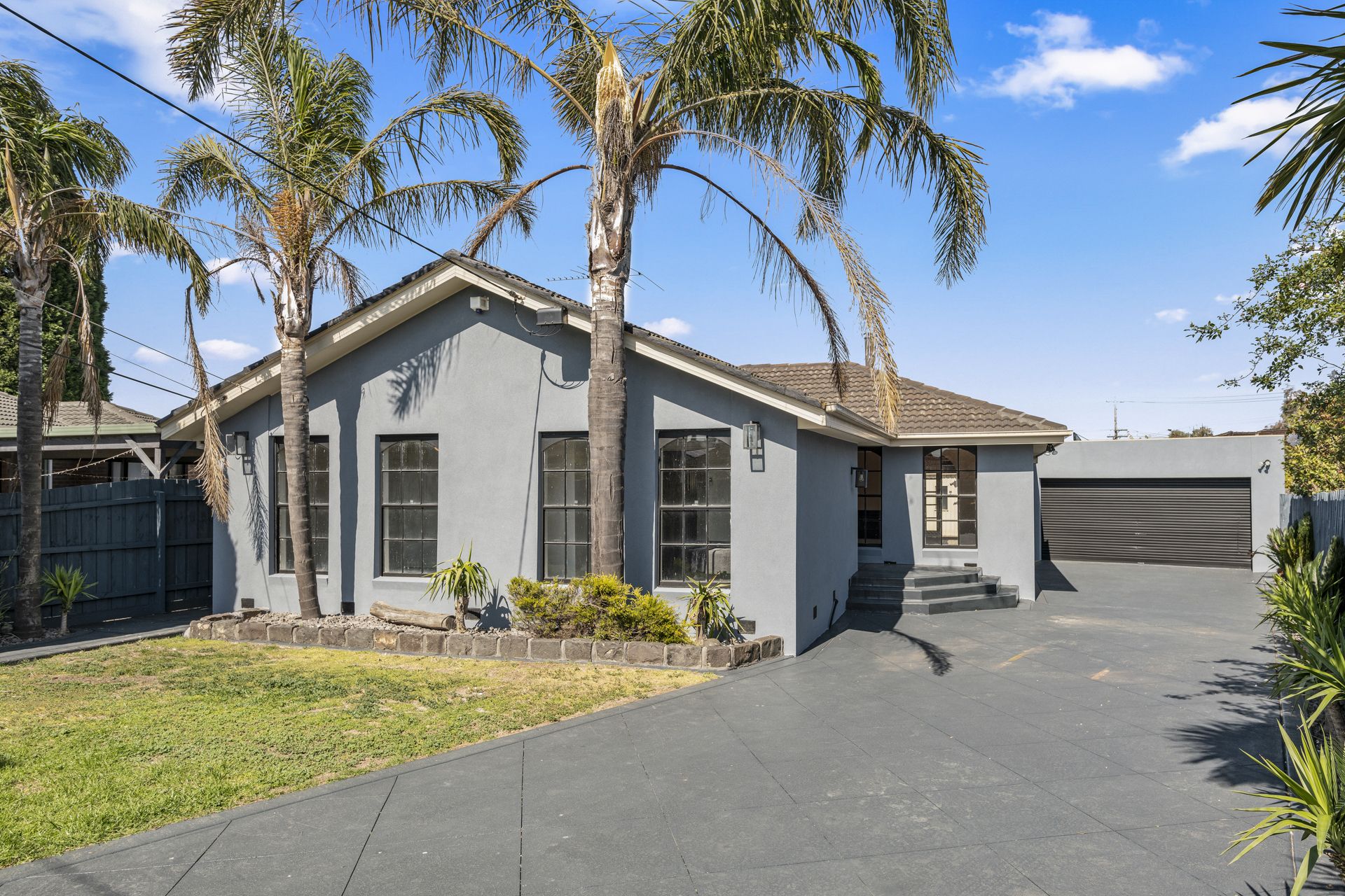 MODERN APPEAL - GREAT LOCATION