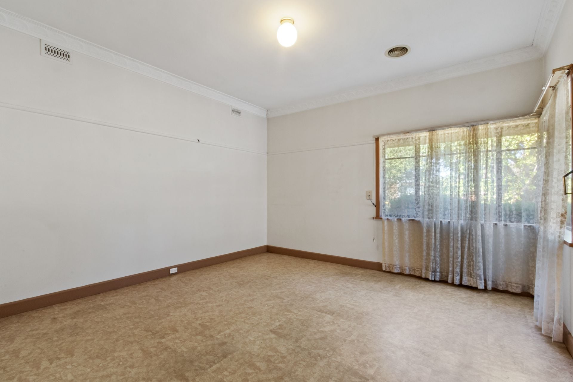 Neat And Tidy Home With Lots Of Room