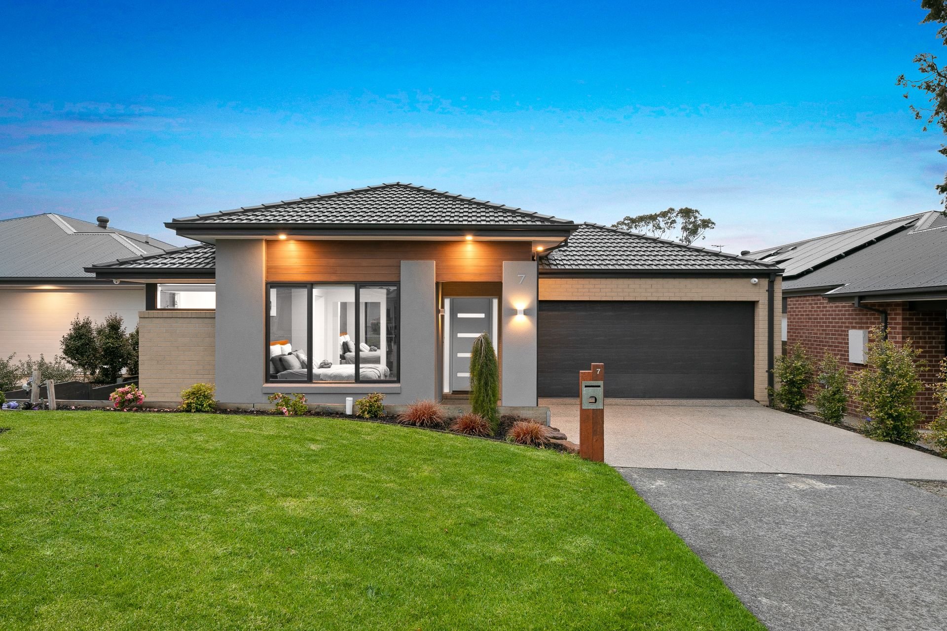 7 Oakwood Close, Officer OBrien Real Estate