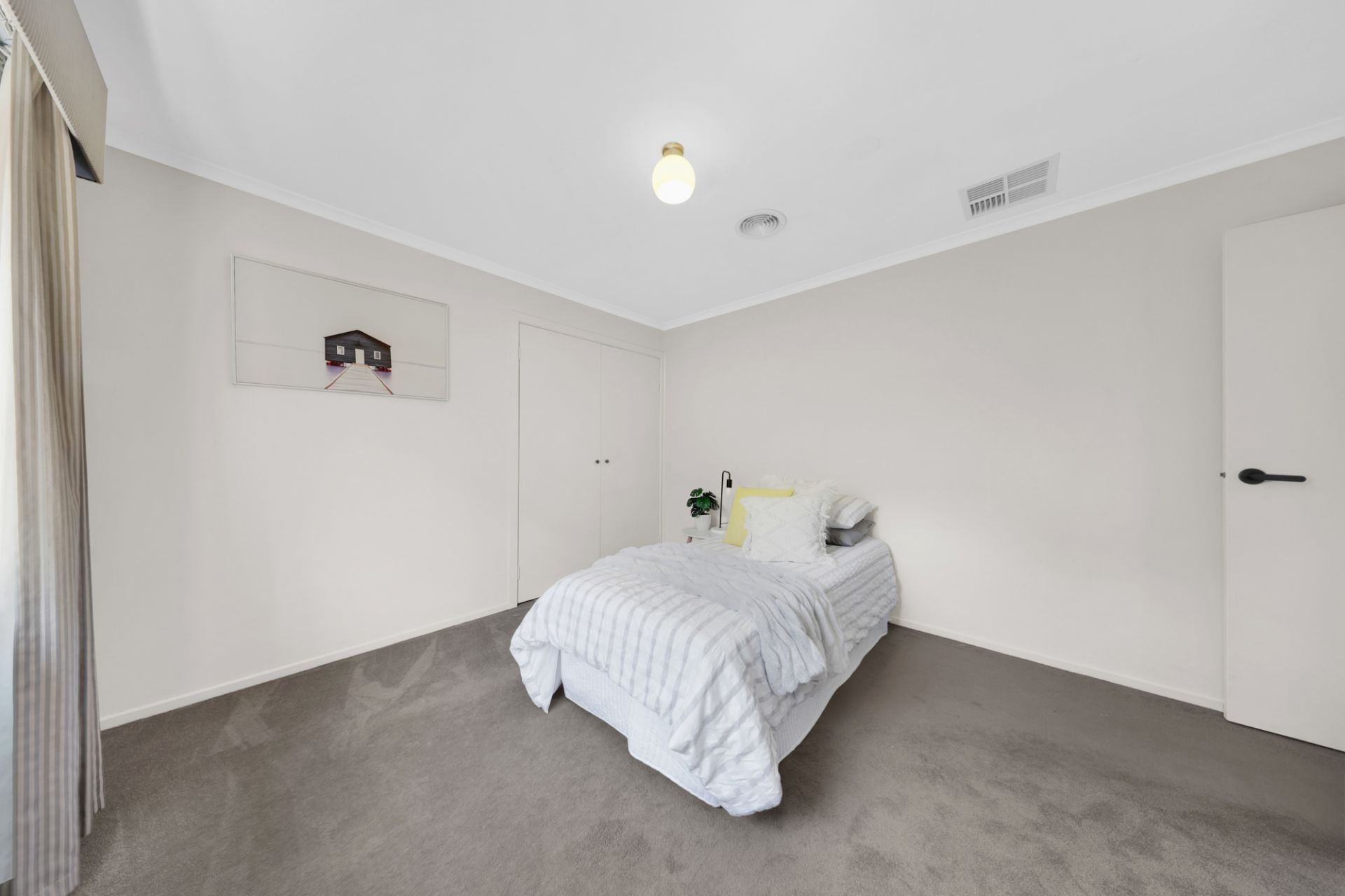 Spacious Family Living Close To Westfield & Station
