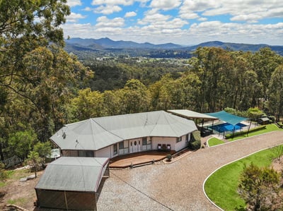 WAKE UP TO SPECTACULAR MOUNTAIN AND VALLEY VIEWS