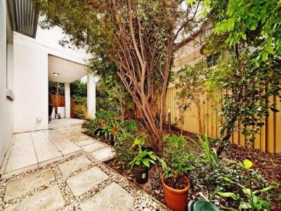 COURTYARD APARTMENT