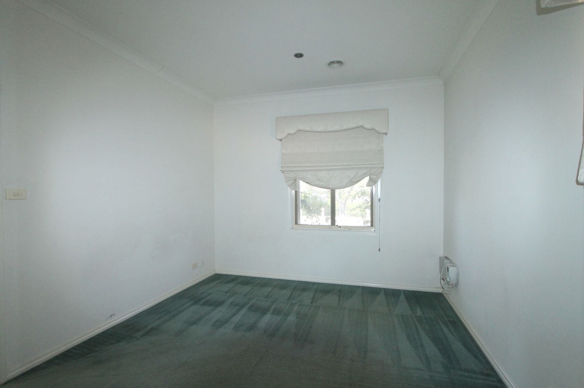 BEAUTIFUL THREE BEDROOM MUST SEE!