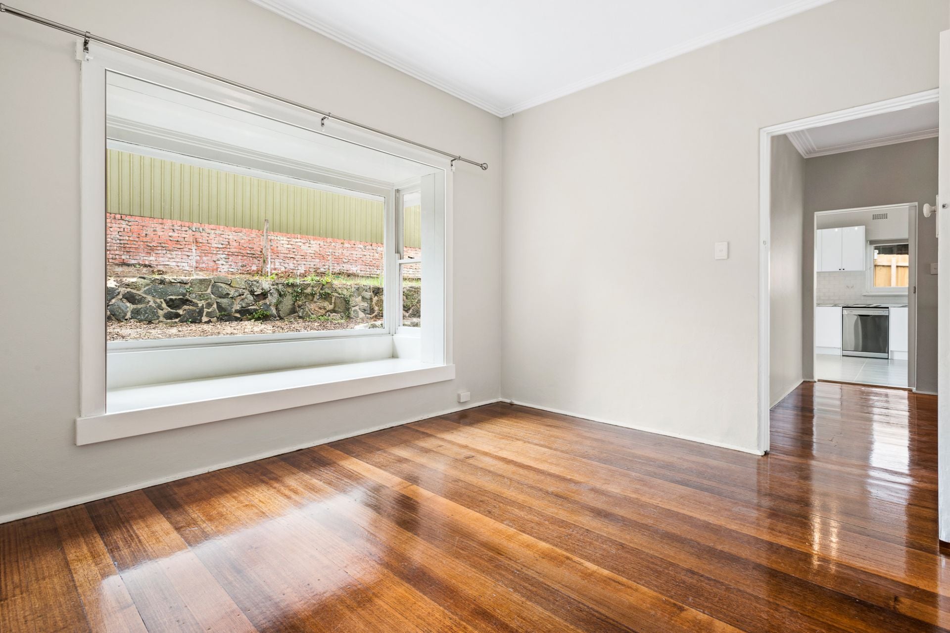 Live in the heart of Ivanhoe East,. READY FOR LEASE NOW