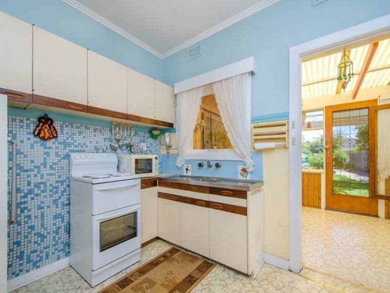 14 Almond Avenue, Brooklyn - Thumbnail 6