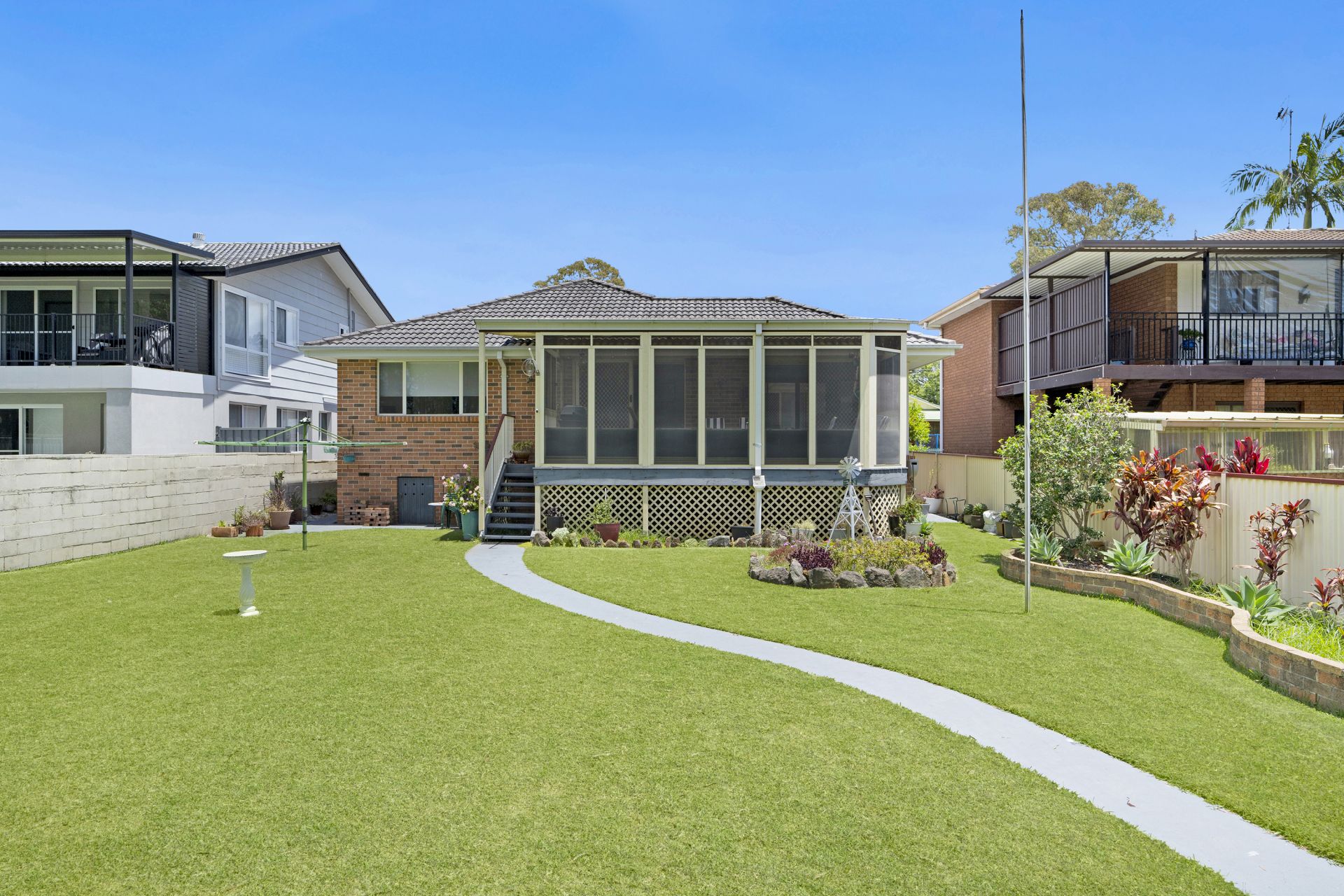 Real Estate For Sale 43 Lakedge Avenue Berkeley Vale , NSW