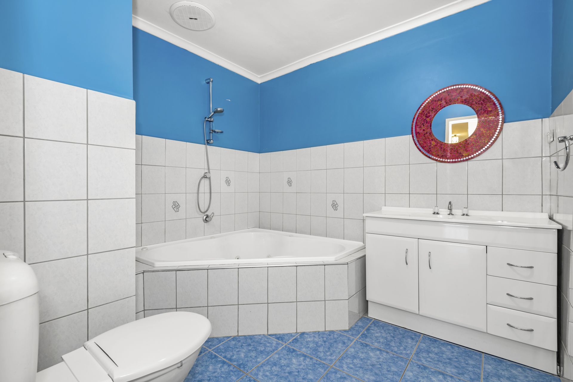 PERFECT LOCATION AND WALKING DISTANCE TO EPPING PACIFIC