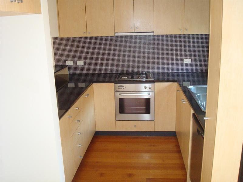 Two Bedroom Ivanhoe Townhouse!