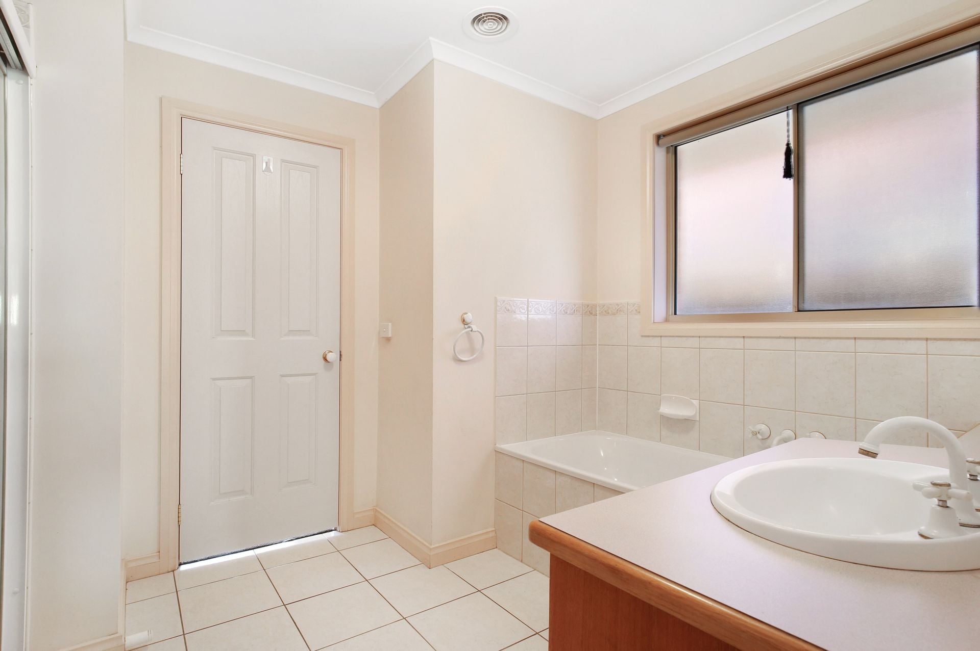 Easy-Care Living, Central Location