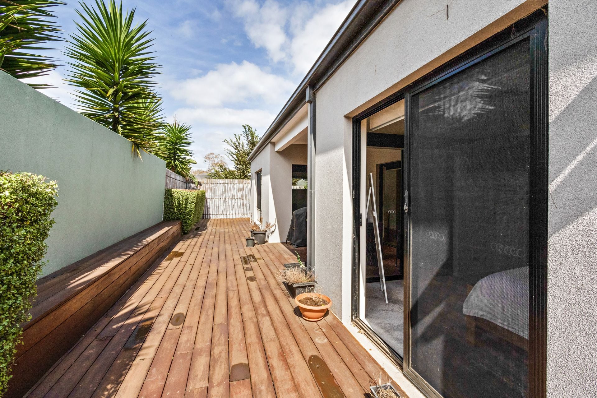 WHEN SIZE, STYLE & LOCATION REALLY MATTER & FULLY FURNISHED