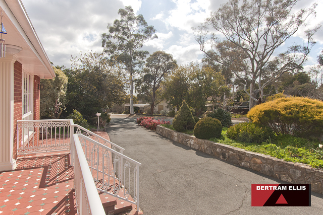 28 Kambalda Crescent, Fisher - Thumbnail 4