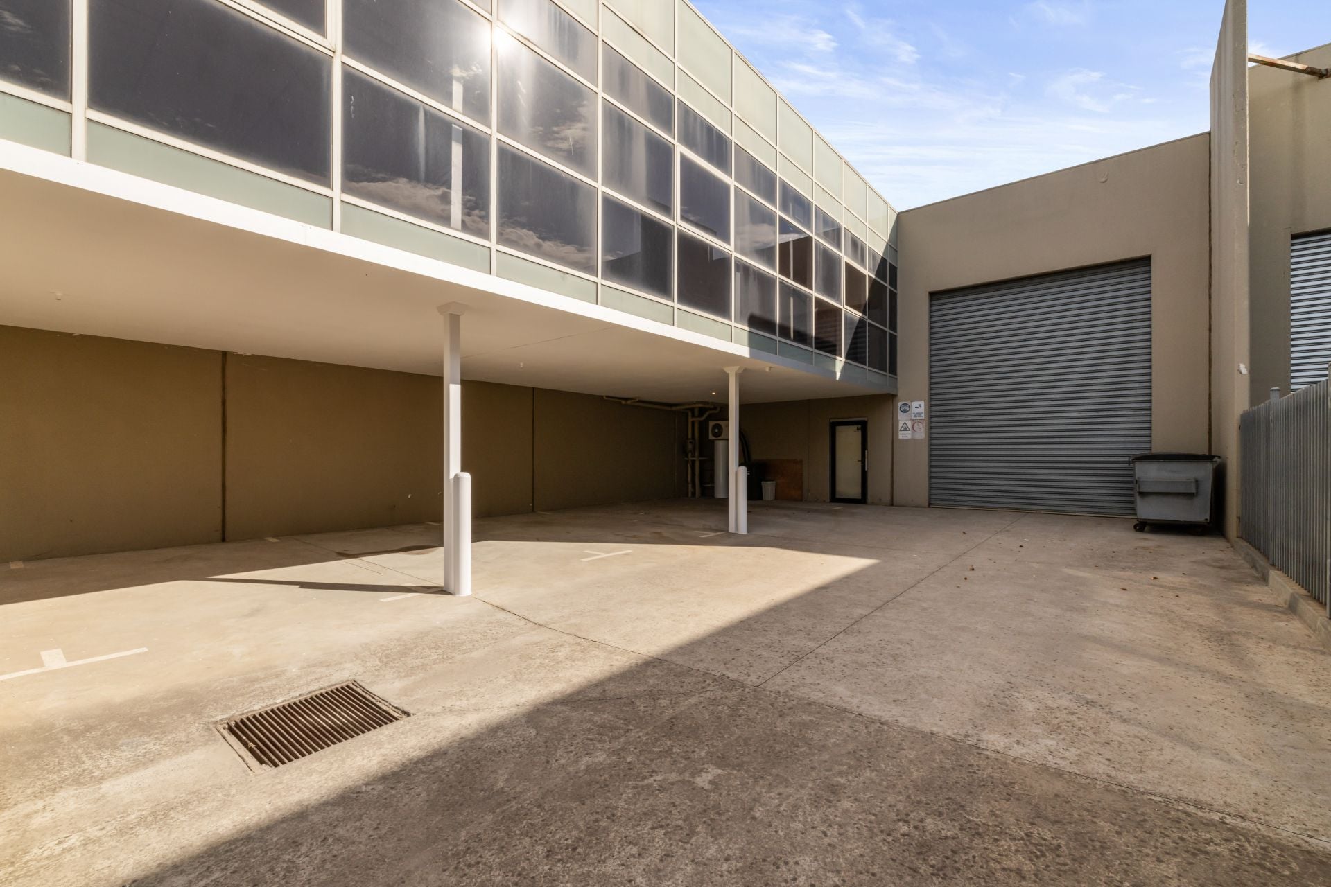 STAND -ALONE WAREHOUSE