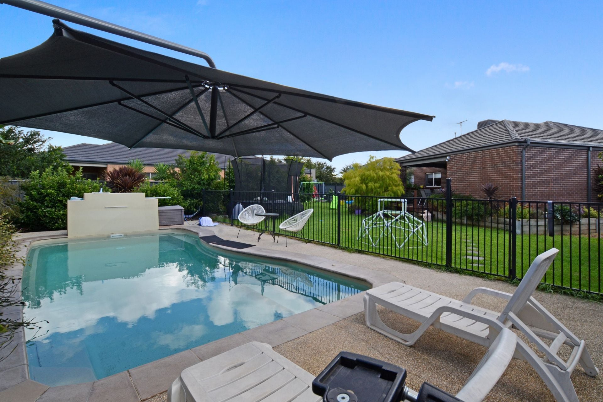 SPACE, STYLE & POOLSIDE OASIS