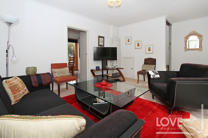 IMMACULATELY PRESENTED WITH THREE BEDROOMS